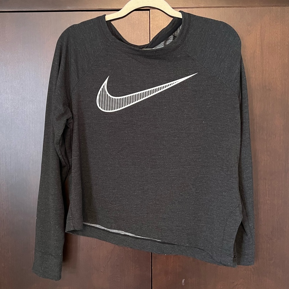 Nike Women’s Long Sleeve Crew Neck